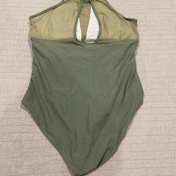 I2CRAZY Plus Size One-Piece Swimsuit – 2XL – Army Green - Picture 4 of 8